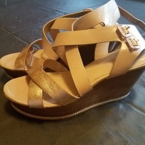 Women's Vince Camuto 2 toned sandals Size 8.5